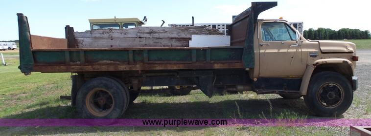 image for item AL9180 1973 GMC 6500 grain truck