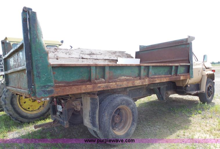 image for item AL9180 1973 GMC 6500 grain truck