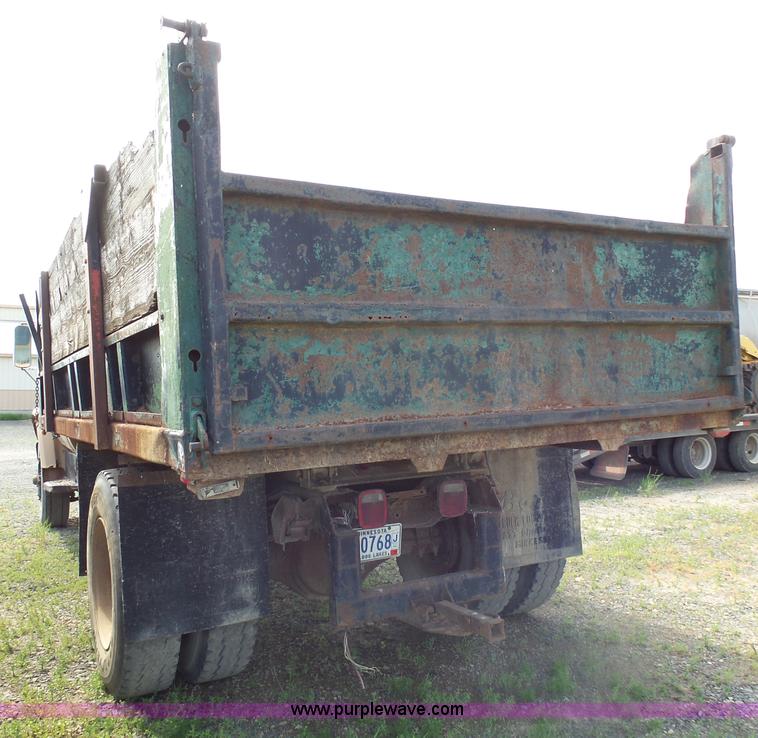 image for item AL9180 1973 GMC 6500 grain truck