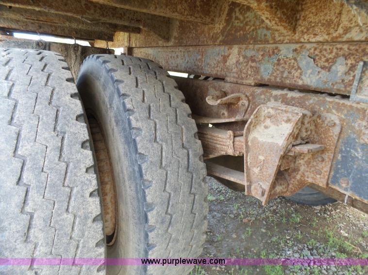 image for item AL9180 1973 GMC 6500 grain truck