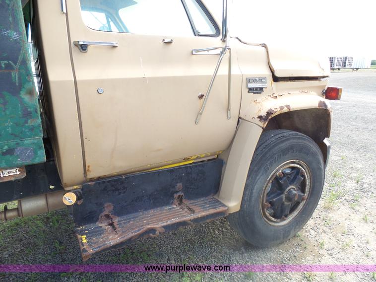 image for item AL9180 1973 GMC 6500 grain truck