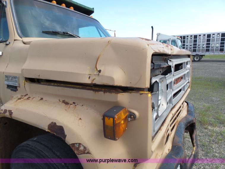 image for item AL9180 1973 GMC 6500 grain truck