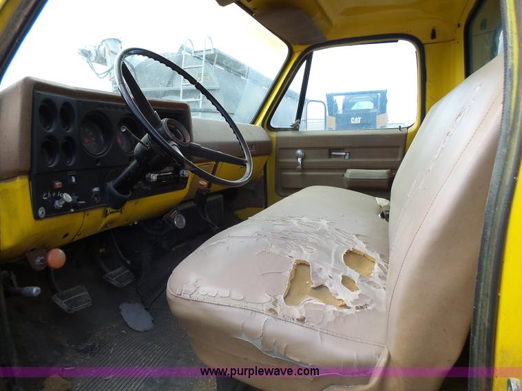 image for item AL9180 1973 GMC 6500 grain truck