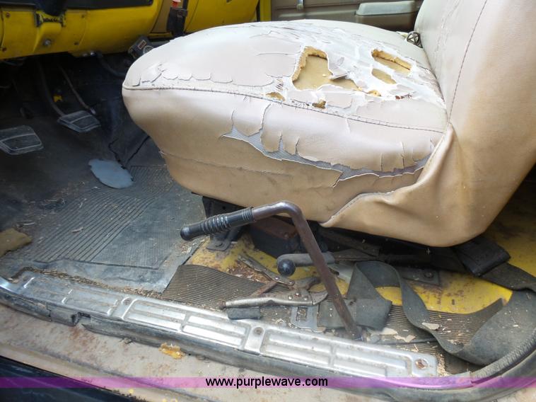 image for item AL9180 1973 GMC 6500 grain truck