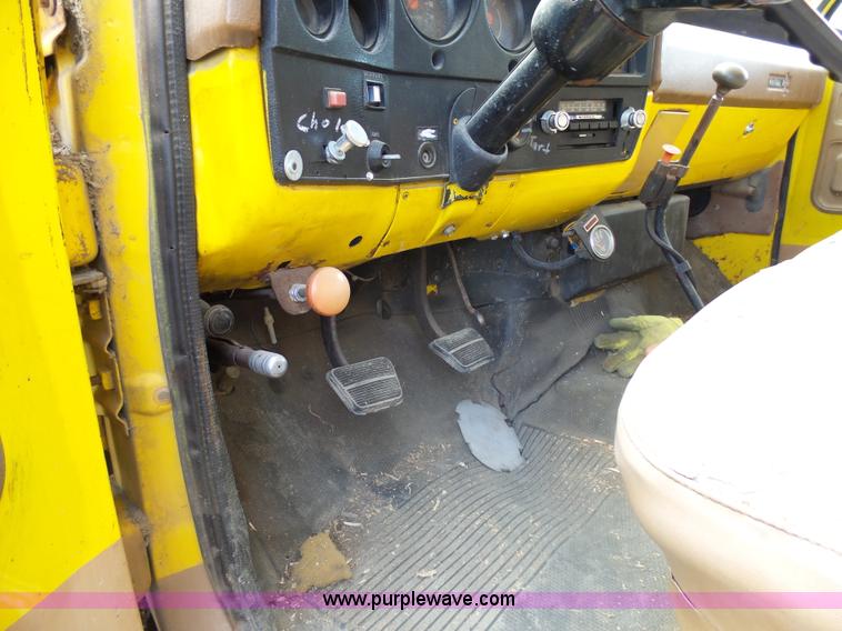 image for item AL9180 1973 GMC 6500 grain truck