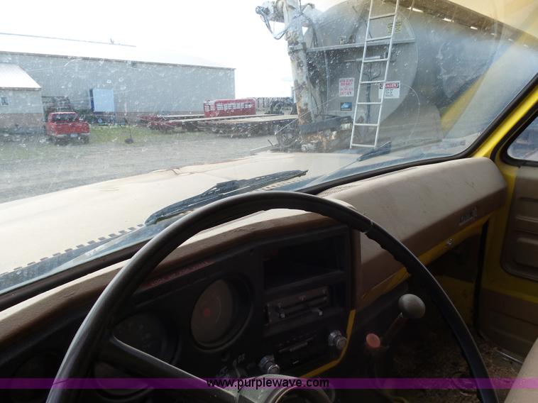 image for item AL9180 1973 GMC 6500 grain truck