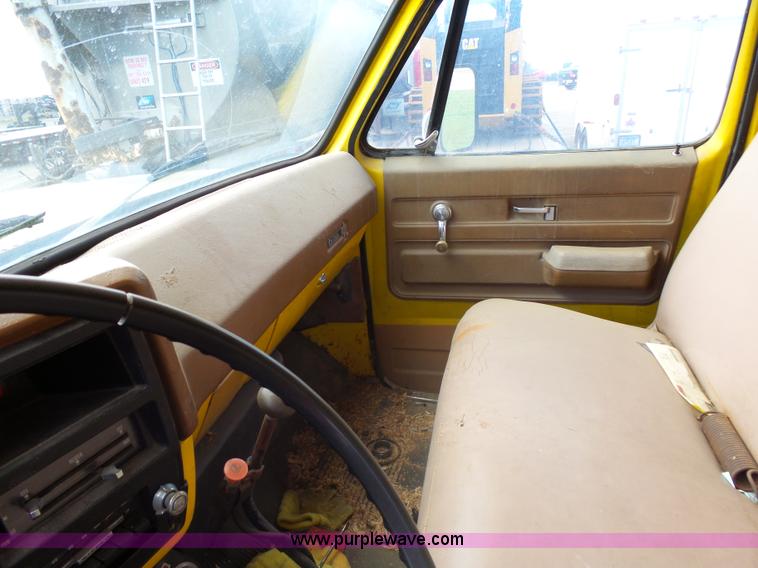 image for item AL9180 1973 GMC 6500 grain truck