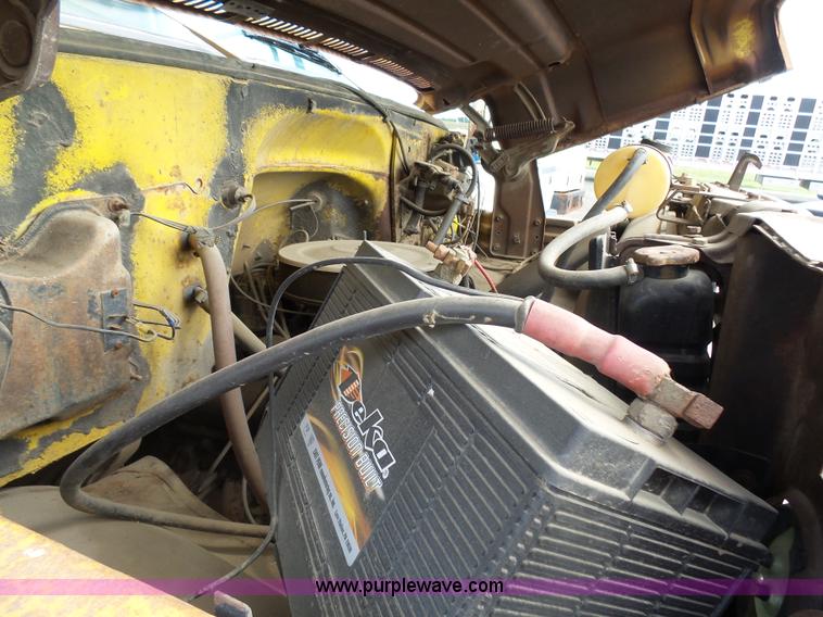 image for item AL9180 1973 GMC 6500 grain truck