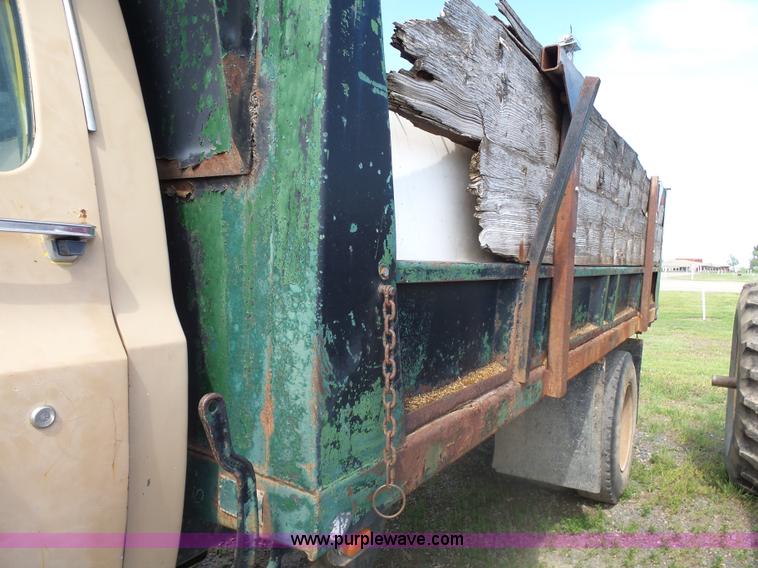 image for item AL9180 1973 GMC 6500 grain truck