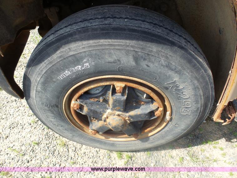 image for item AL9180 1973 GMC 6500 grain truck