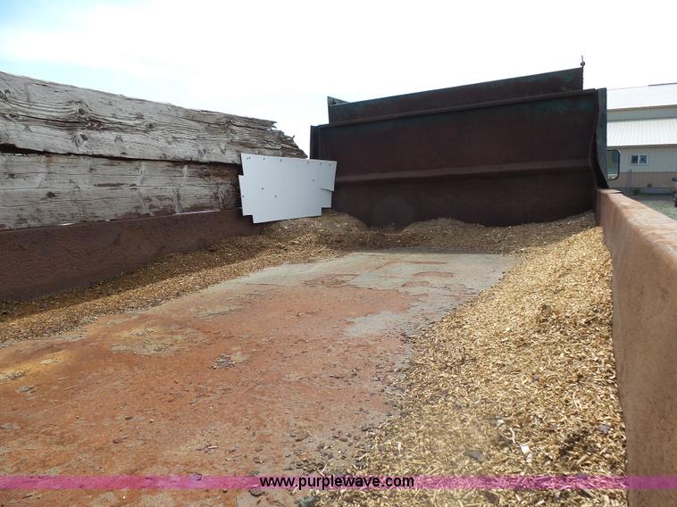 image for item AL9180 1973 GMC 6500 grain truck