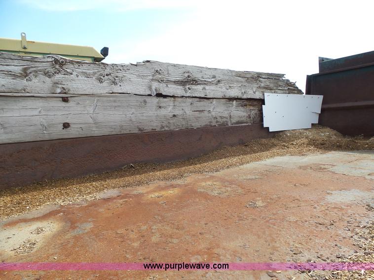 image for item AL9180 1973 GMC 6500 grain truck