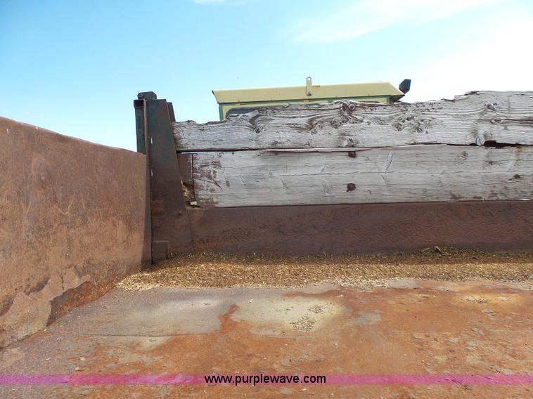 image for item AL9180 1973 GMC 6500 grain truck