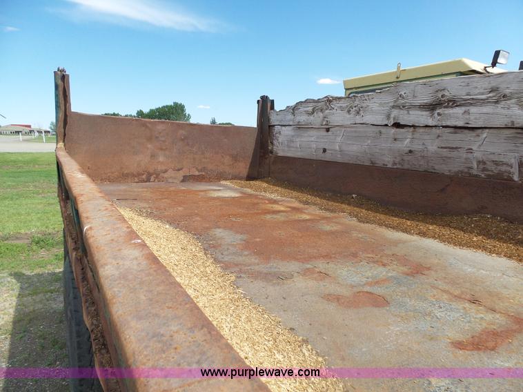 image for item AL9180 1973 GMC 6500 grain truck