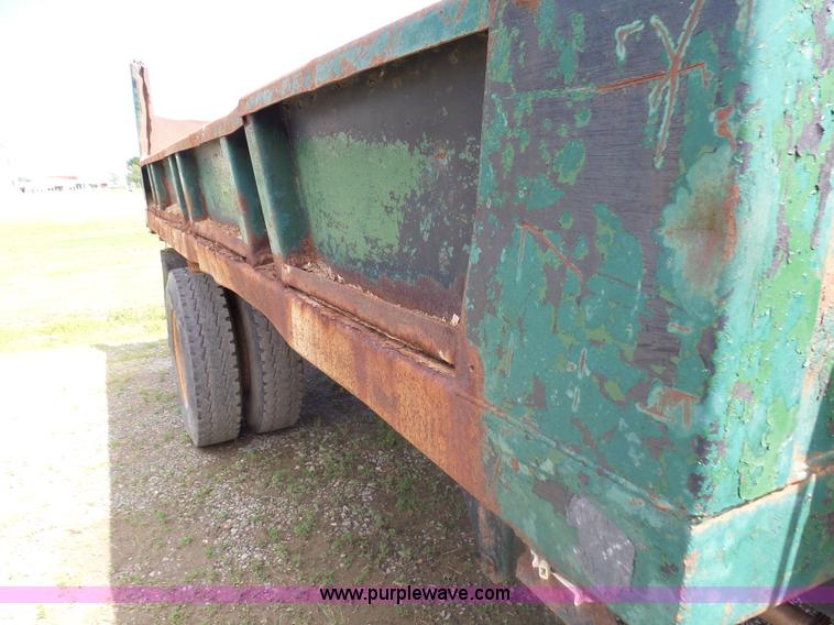 image for item AL9180 1973 GMC 6500 grain truck