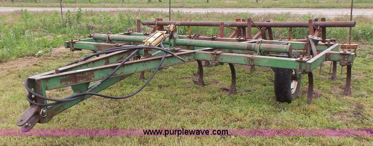 image for item BR9348 John Deere E0100 chisel