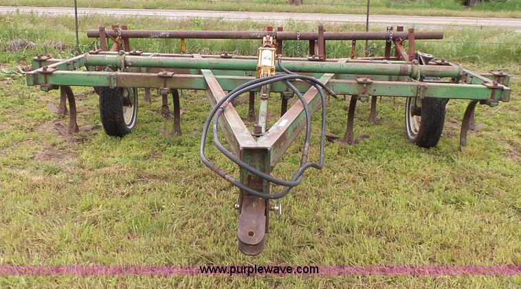 image for item BR9348 John Deere E0100 chisel