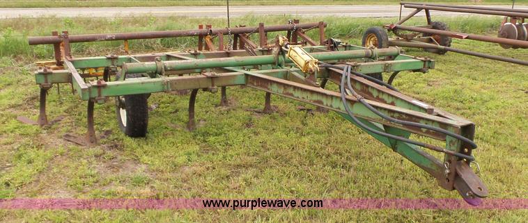 image for item BR9348 John Deere E0100 chisel