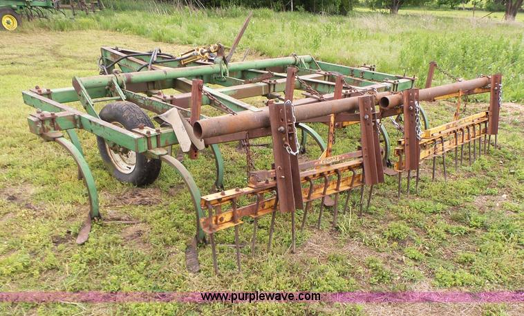 image for item BR9348 John Deere E0100 chisel