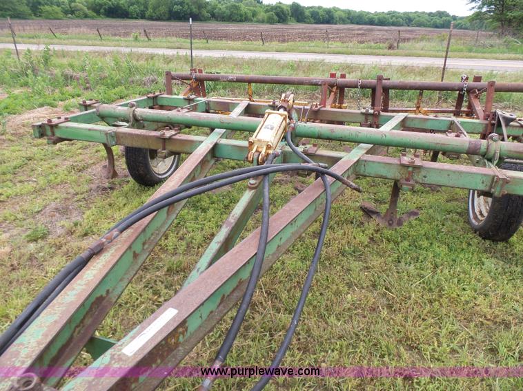 image for item BR9348 John Deere E0100 chisel