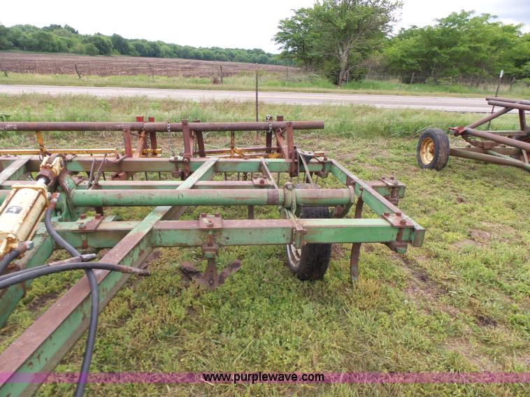 image for item BR9348 John Deere E0100 chisel