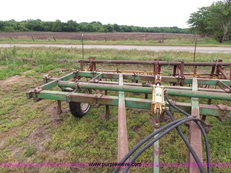 image for item BR9348 John Deere E0100 chisel