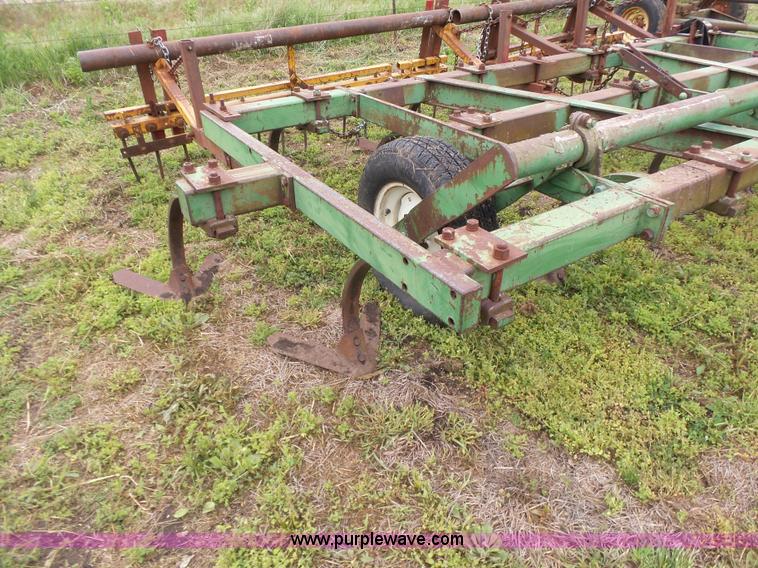 image for item BR9348 John Deere E0100 chisel