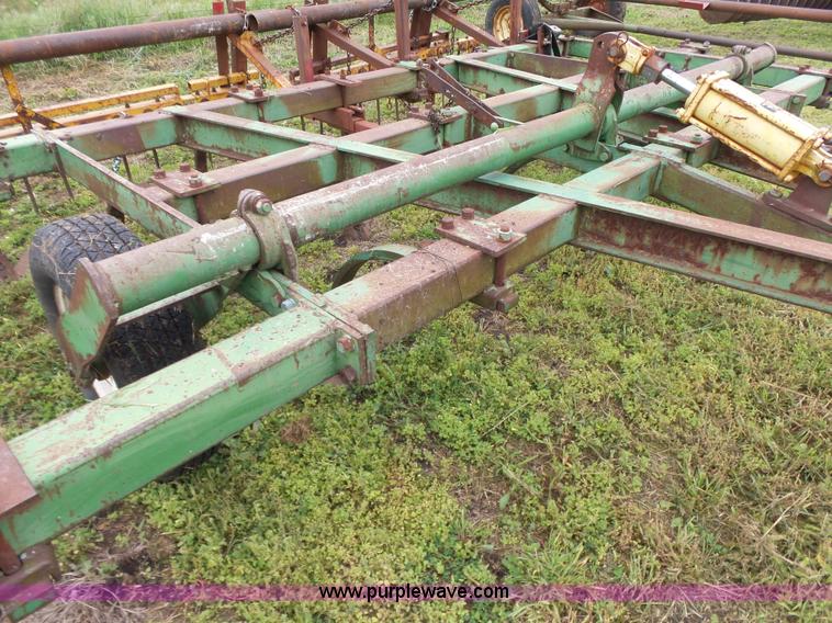 image for item BR9348 John Deere E0100 chisel