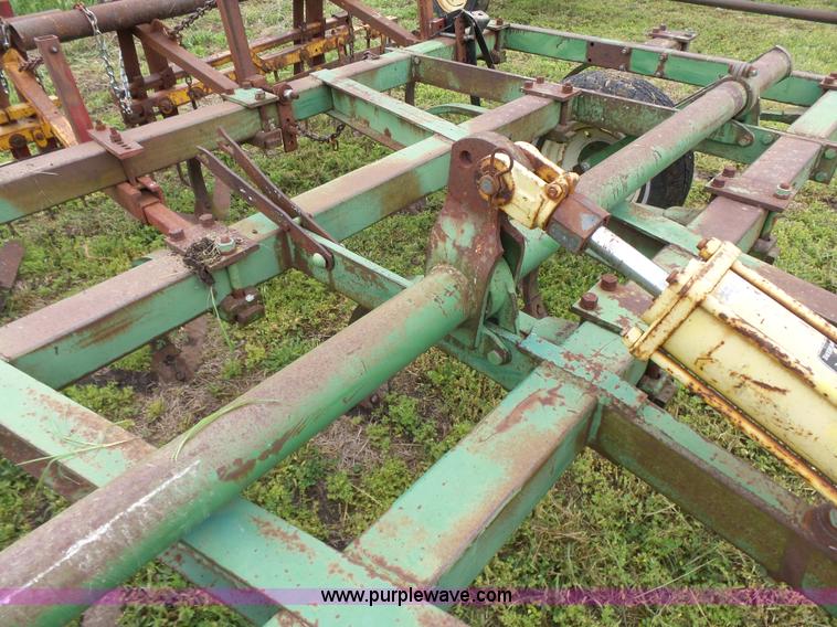 image for item BR9348 John Deere E0100 chisel