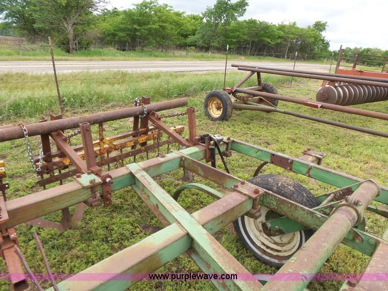 image for item BR9348 John Deere E0100 chisel