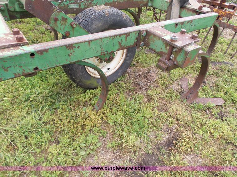 image for item BR9348 John Deere E0100 chisel