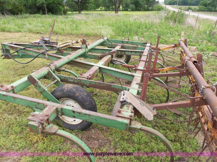 image for item BR9348 John Deere E0100 chisel