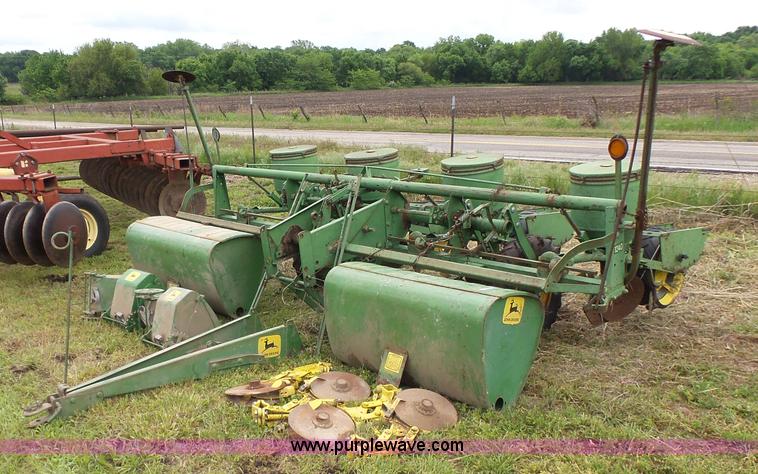 image for item BR9351 John Deere 1240 planter