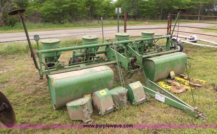 image for item BR9351 John Deere 1240 planter