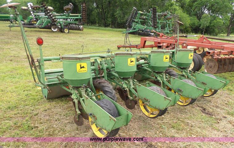 image for item BR9351 John Deere 1240 planter