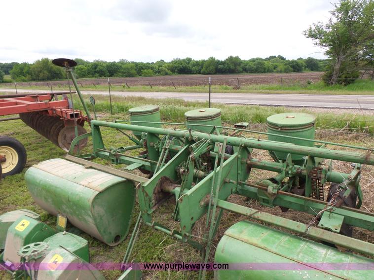 image for item BR9351 John Deere 1240 planter