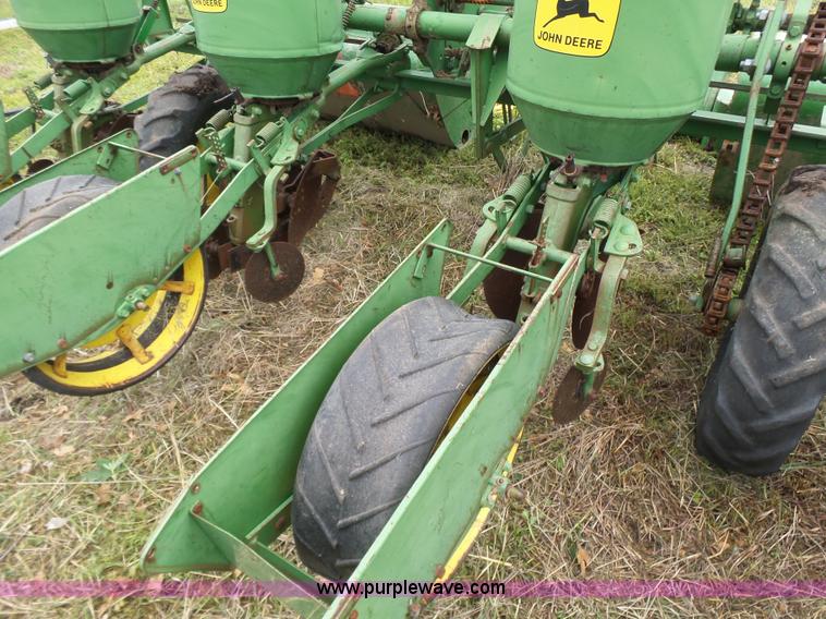 image for item BR9351 John Deere 1240 planter