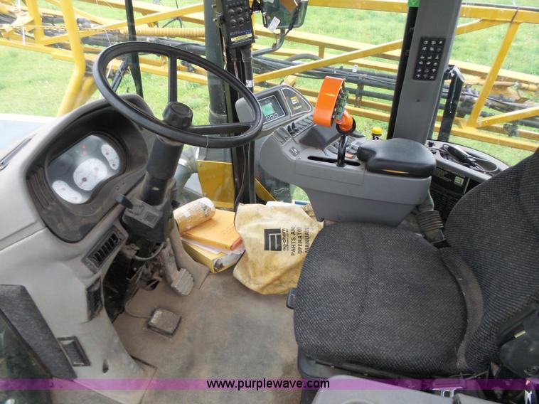 image for item BY9264 2007 Ag-Chem RoGator 1074SS self propelled sprayer