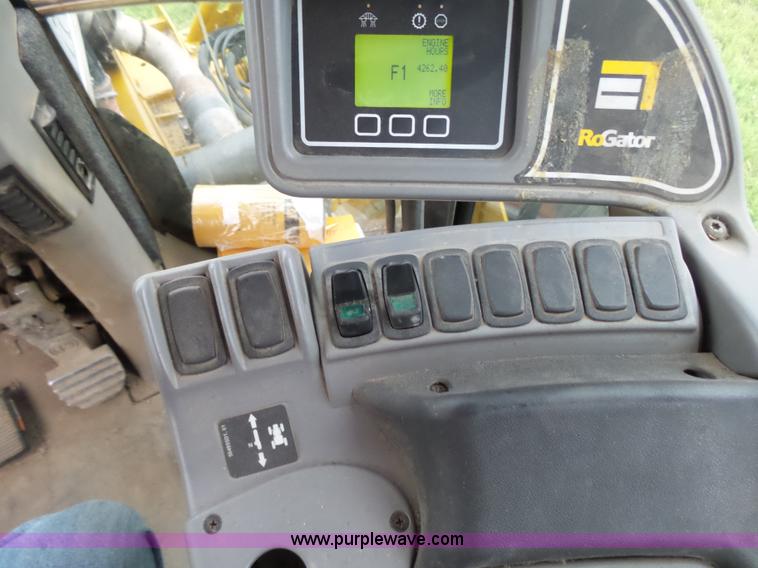 image for item BY9264 2007 Ag-Chem RoGator 1074SS self propelled sprayer