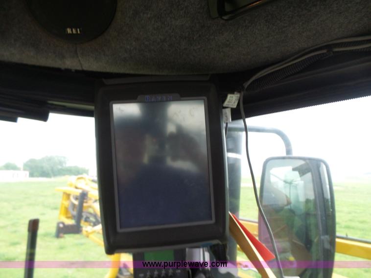 image for item BY9264 2007 Ag-Chem RoGator 1074SS self propelled sprayer