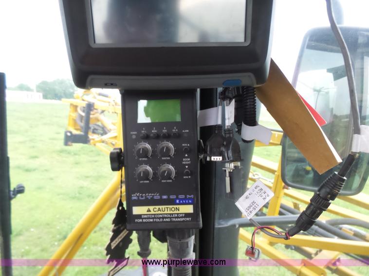 image for item BY9264 2007 Ag-Chem RoGator 1074SS self propelled sprayer