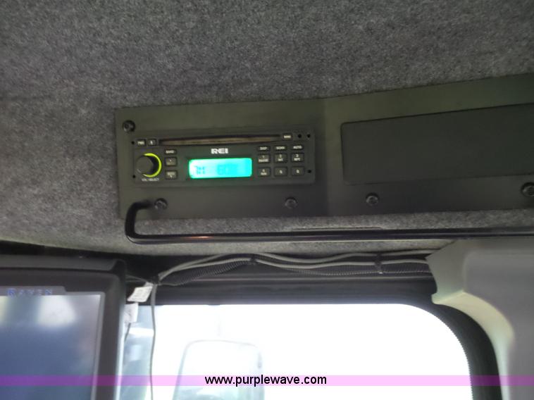 image for item BY9264 2007 Ag-Chem RoGator 1074SS self propelled sprayer