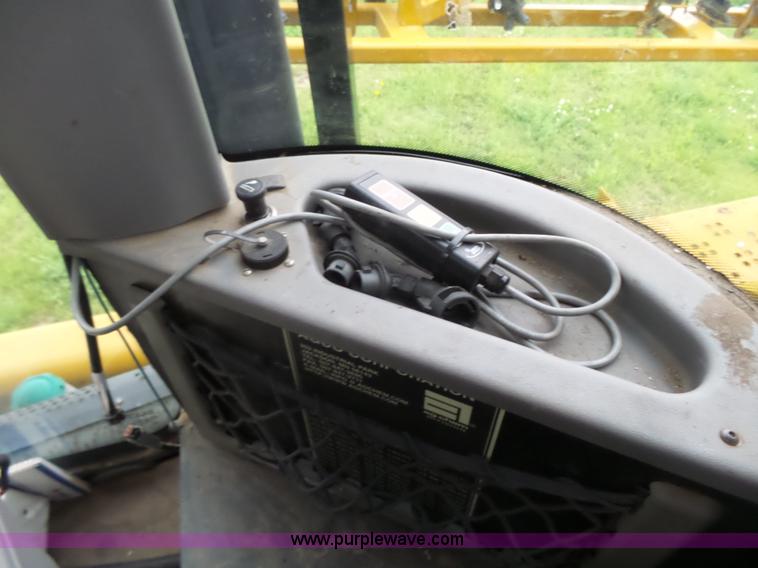 image for item BY9264 2007 Ag-Chem RoGator 1074SS self propelled sprayer