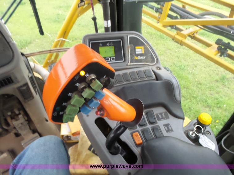 image for item BY9264 2007 Ag-Chem RoGator 1074SS self propelled sprayer