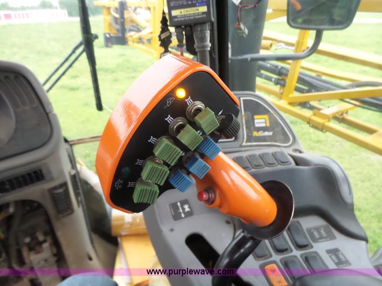 image for item BY9264 2007 Ag-Chem RoGator 1074SS self propelled sprayer