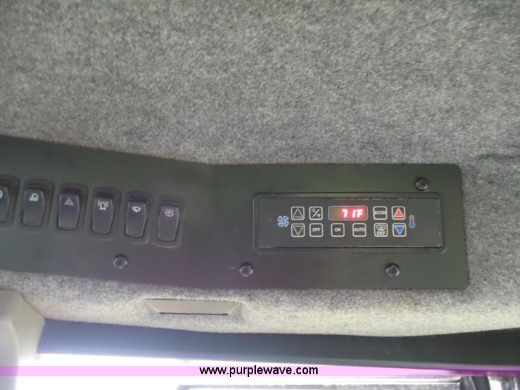 image for item BY9264 2007 Ag-Chem RoGator 1074SS self propelled sprayer