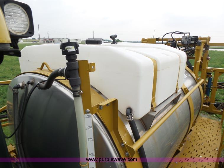 image for item BY9264 2007 Ag-Chem RoGator 1074SS self propelled sprayer