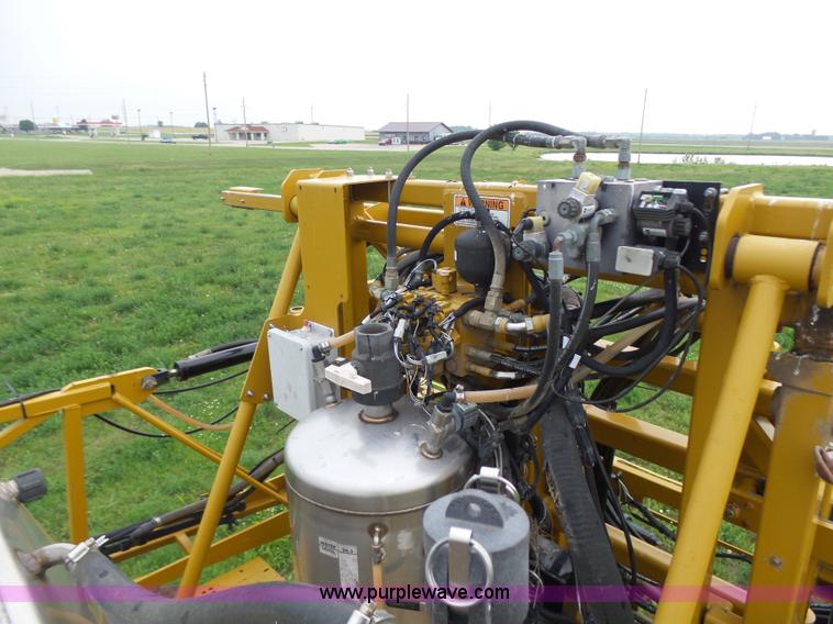 image for item BY9264 2007 Ag-Chem RoGator 1074SS self propelled sprayer