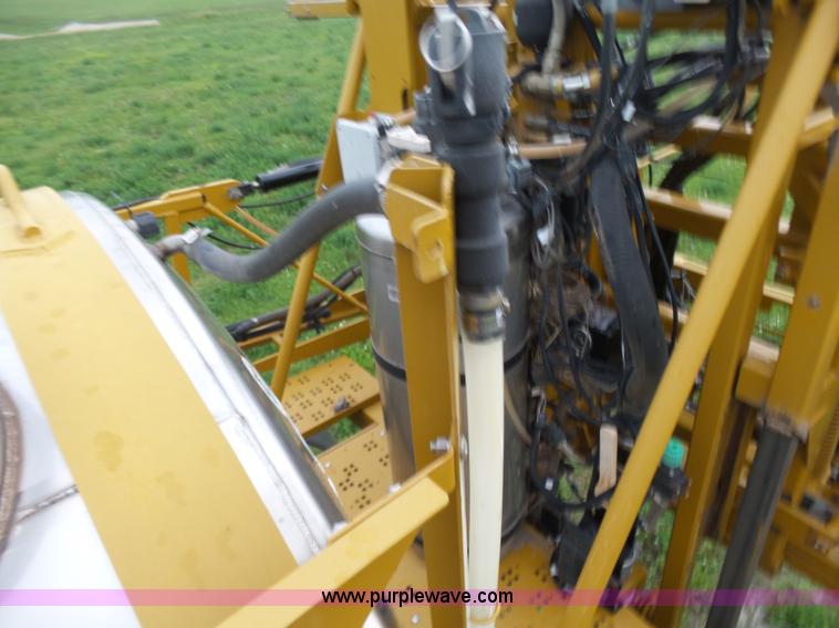 image for item BY9264 2007 Ag-Chem RoGator 1074SS self propelled sprayer