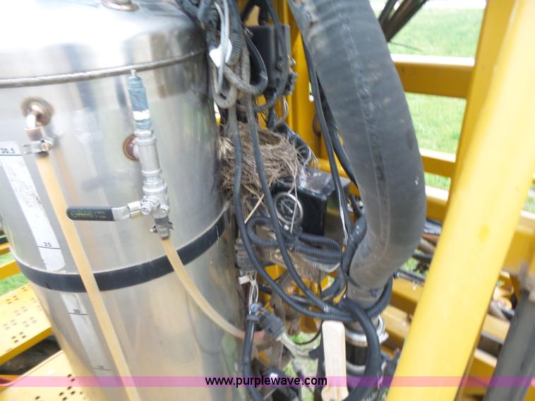 image for item BY9264 2007 Ag-Chem RoGator 1074SS self propelled sprayer